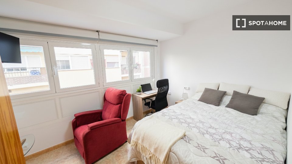 Double room Alicante, 3 beds, 67m² — photo 4