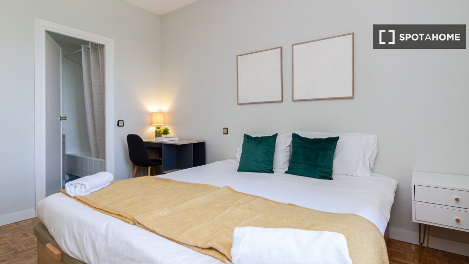 Double room Madrid, 5 beds — photo 36