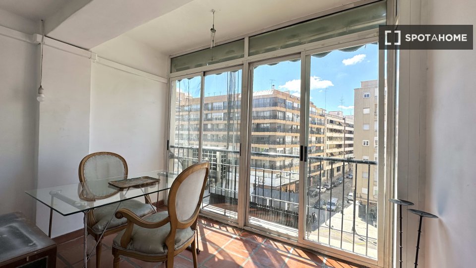 Double room Valencia, 3 beds, 90m² — photo 12
