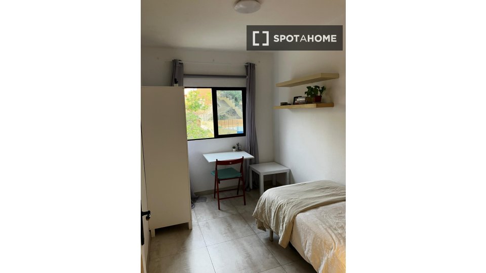 Double room Santa_Cruz_De_Tenerife, 3 beds, 75m² — photo 16