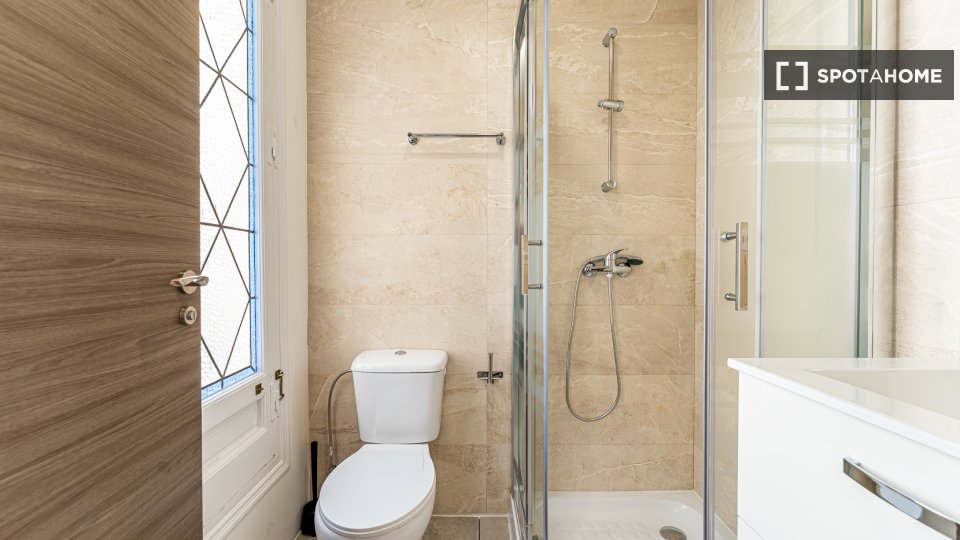 Double room Madrid, 18 beds, 450m² — photo 14