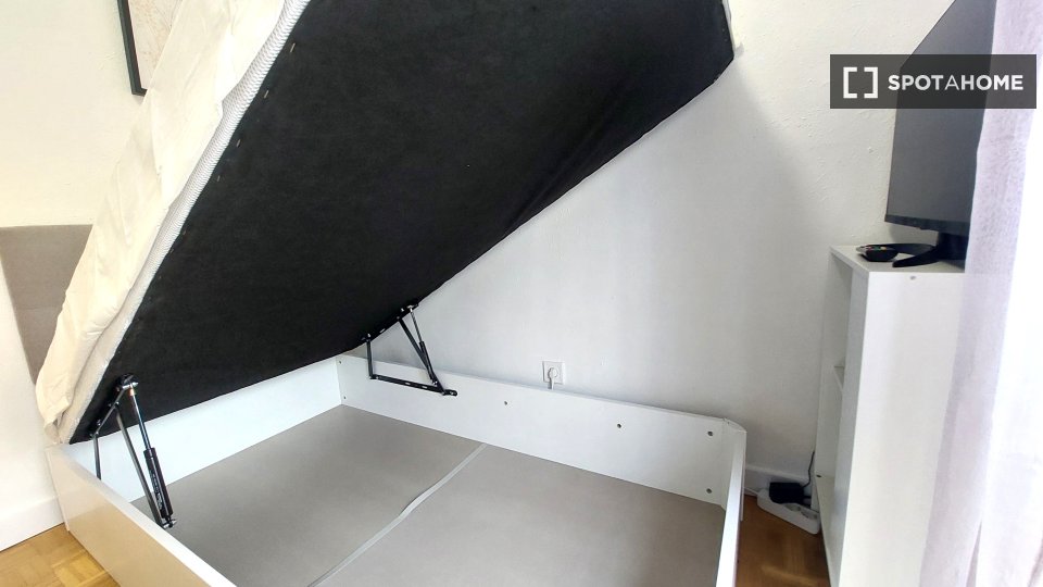 Double room Madrid, 4 beds, 61m² — photo 15