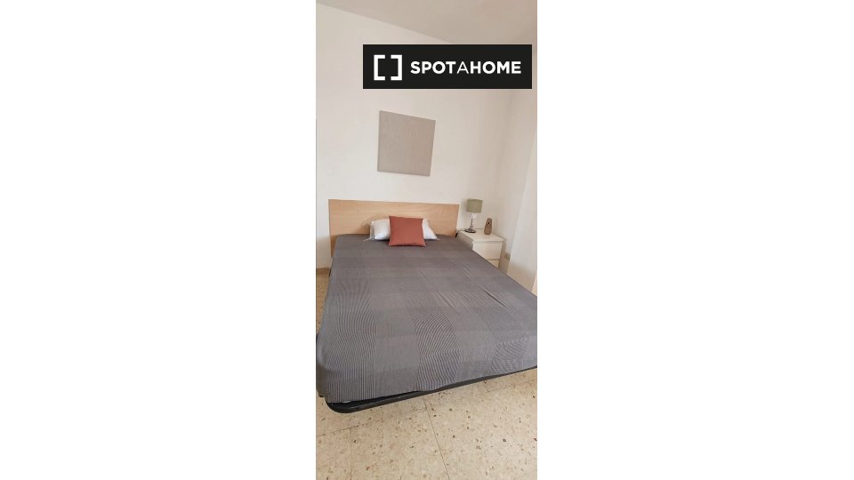Double room Madrid, 5 beds, 80m² — photo 1