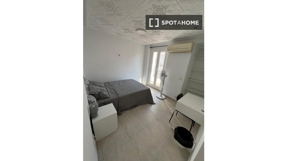 Double room Valencia, 4 beds, 100m² — photo 3
