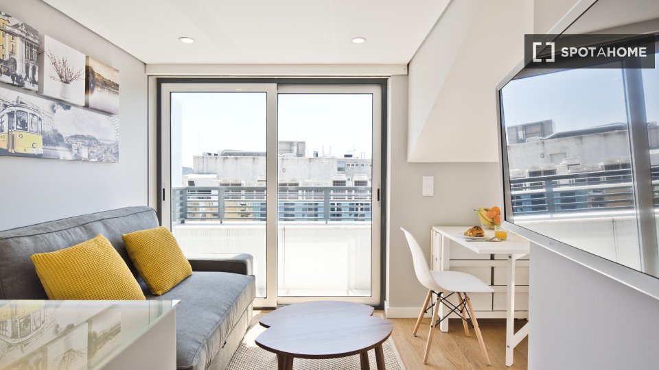 Apartment Lisbon, 2 beds, 33m² — photo 17