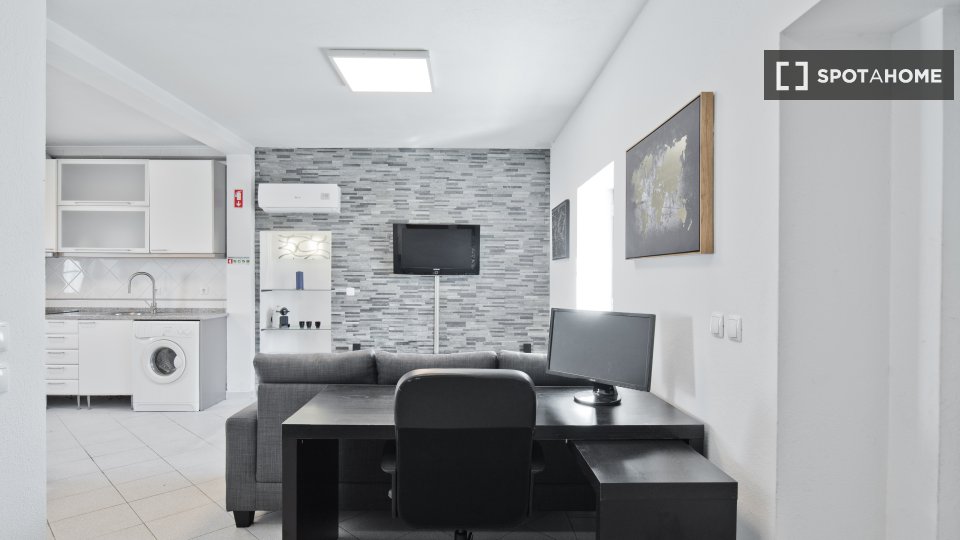 Apartment Lisbon, 2 beds, 50m² — photo 1