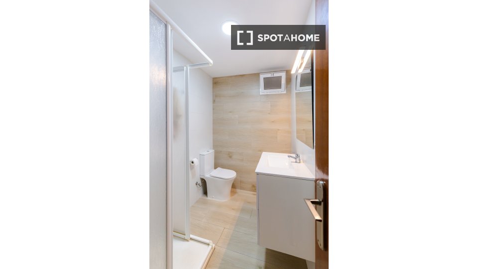 Double room Alicante, 5 beds, 95m² — photo 6