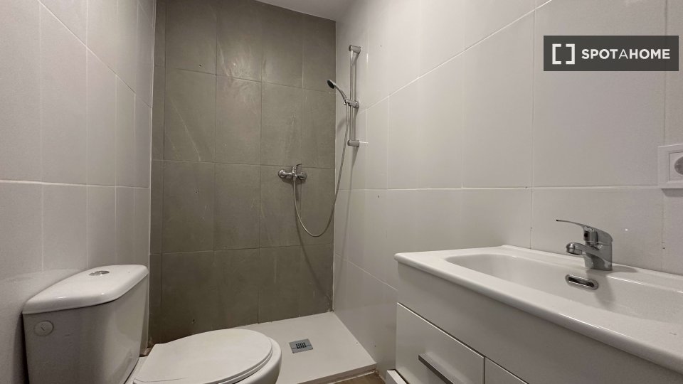 Double room Valencia, 4 beds, 74m² — photo 16