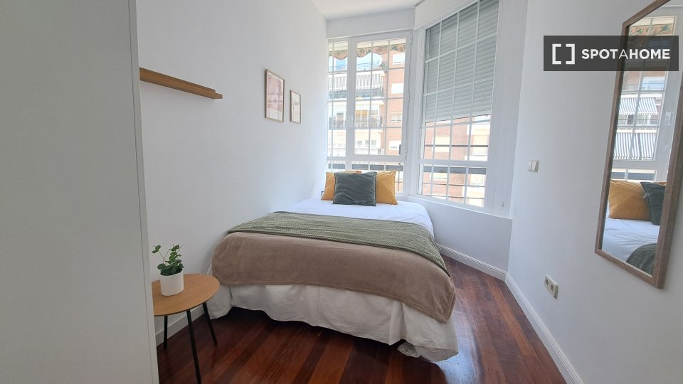 Double room Madrid, 14 beds, 200m² — photo 11