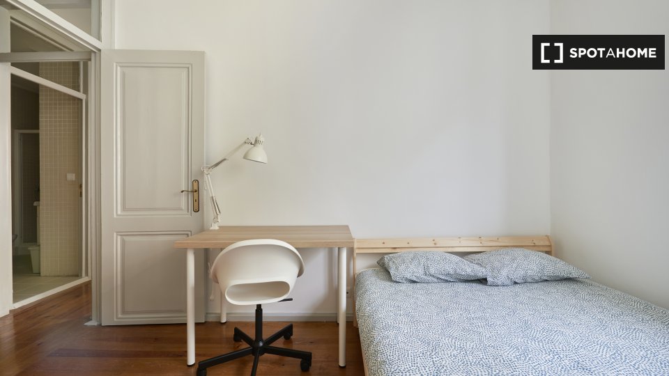 Double room Lisbon, 4 beds — photo 6