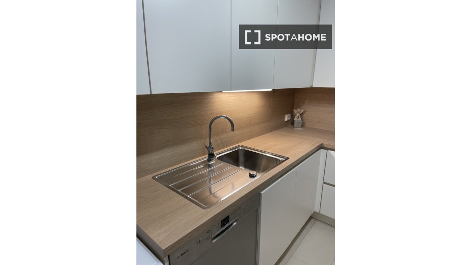 Apartment Stuttgart, 3 beds, 72m² — photo 2