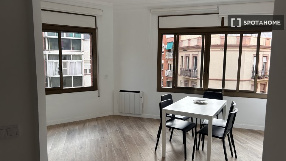Double room Barcelona, 5 beds, 128m² — photo 8