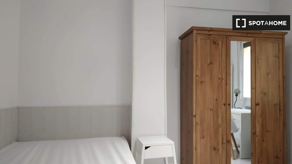 Double room Madrid, 5 beds, 160m² — photo 1