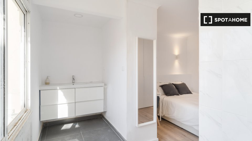 Double room Lisbon, 6 beds, 140m² — photo 15