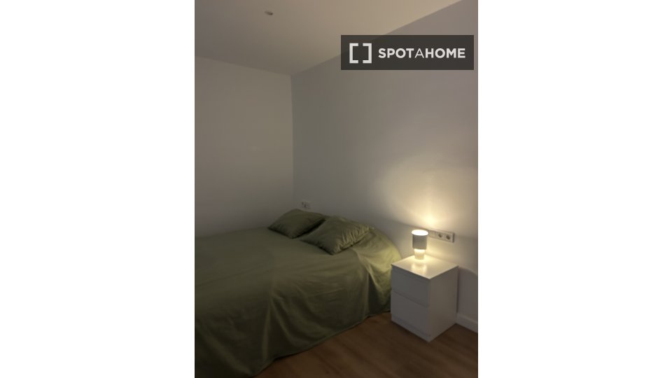 Double room Barcelona, 2 beds, 78m² — photo 1