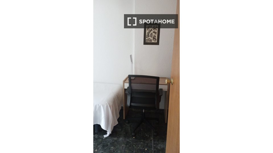 Double room Valencia, 5 beds, 110m² — photo 11