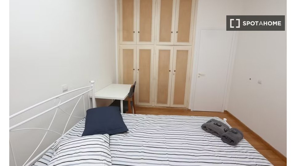 Double room Athens, 5 beds — photo 2