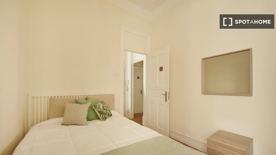 Double room Lisbon, 6 beds — photo 11