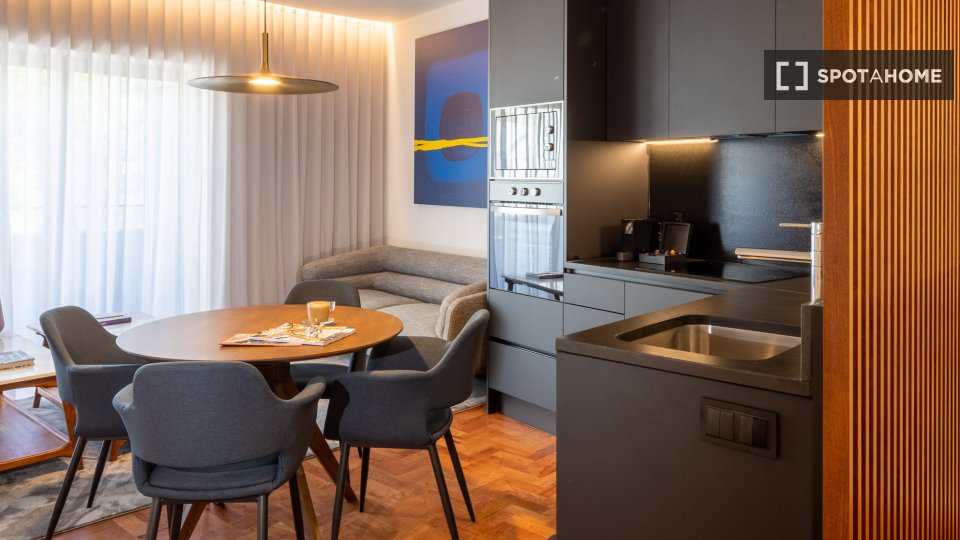 Apartment Lisbon, 2 beds, 59m² — photo 42
