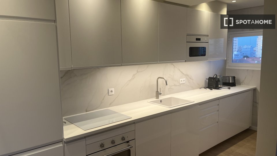 Apartment Lisbon, 2 beds, 84m² — photo 6