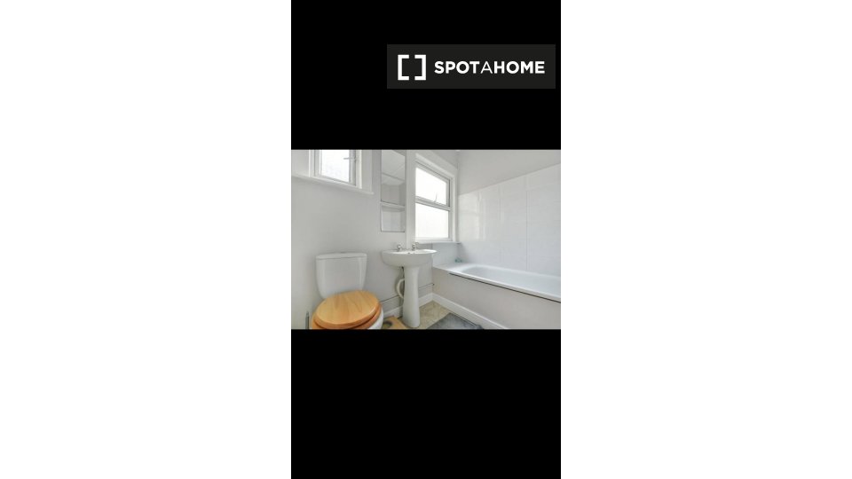 Double room London, 1 bed — photo 2