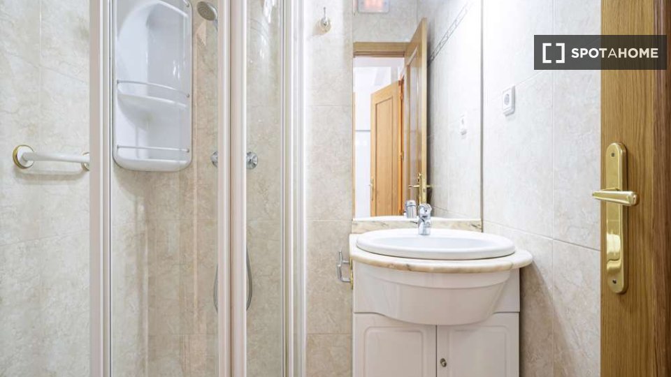Double room Madrid, 4 beds — photo 22