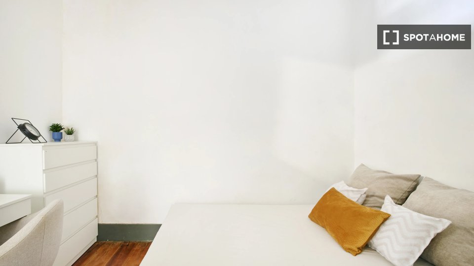 Double room Lisbon, 6 beds — photo 11
