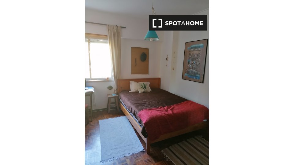Double room Lisbon, 3 beds, 120m² — photo 1