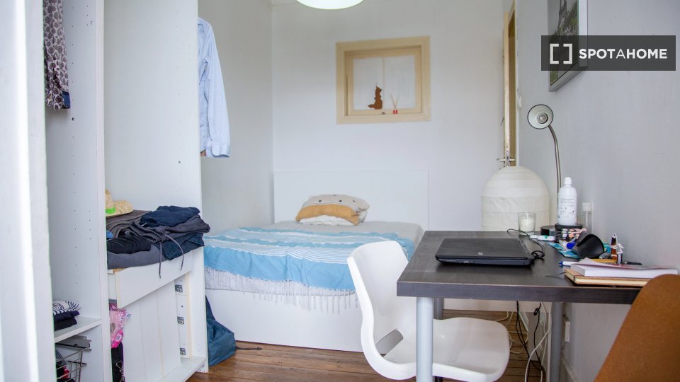 Double room Lisbon, 4 beds — photo 9
