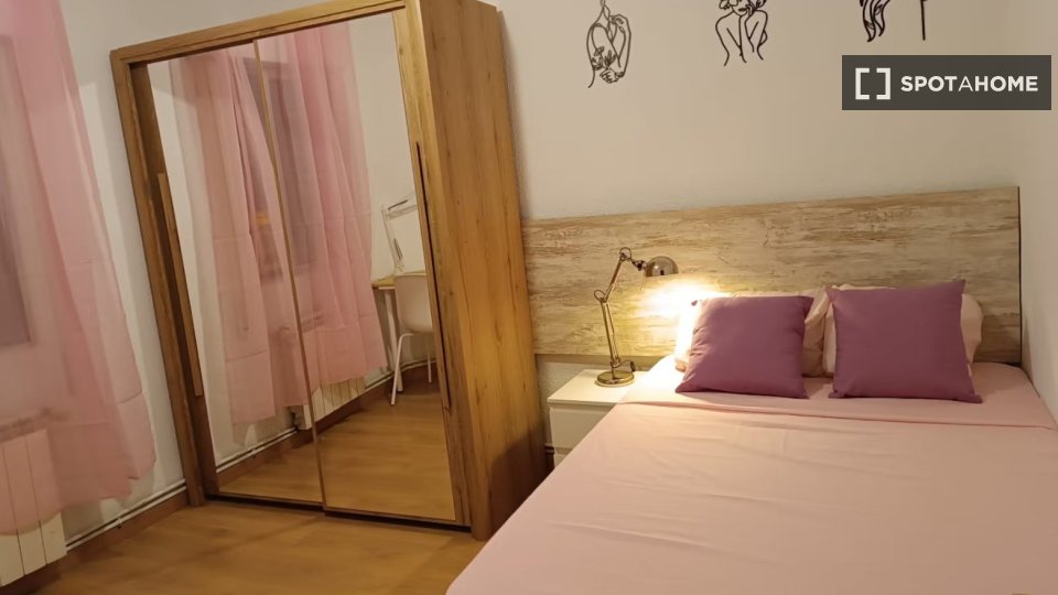 Double room Madrid, 4 beds — photo 64