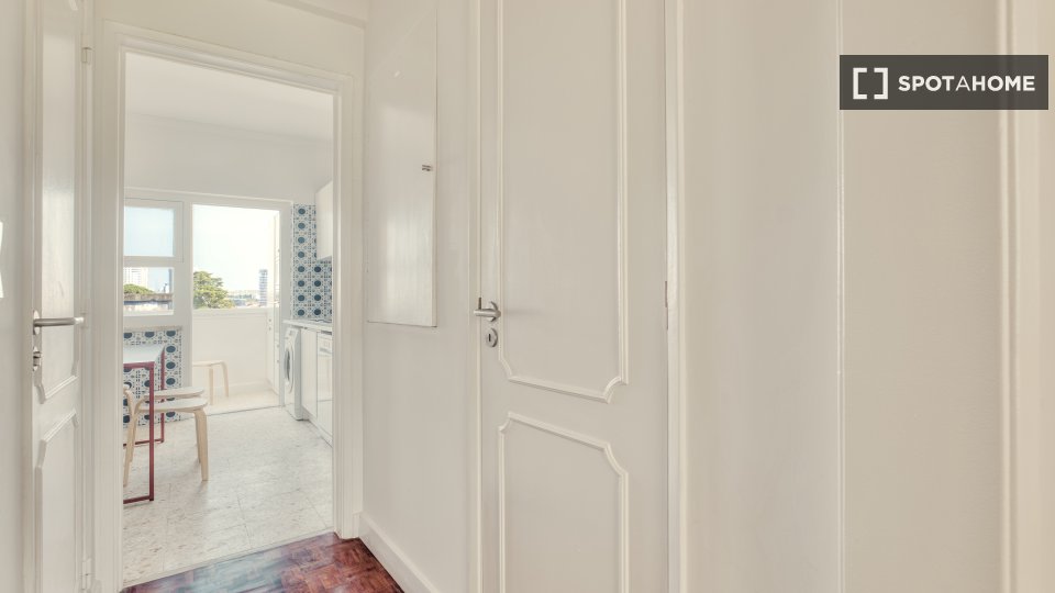 Double room Lisbon, 5 beds — photo 38