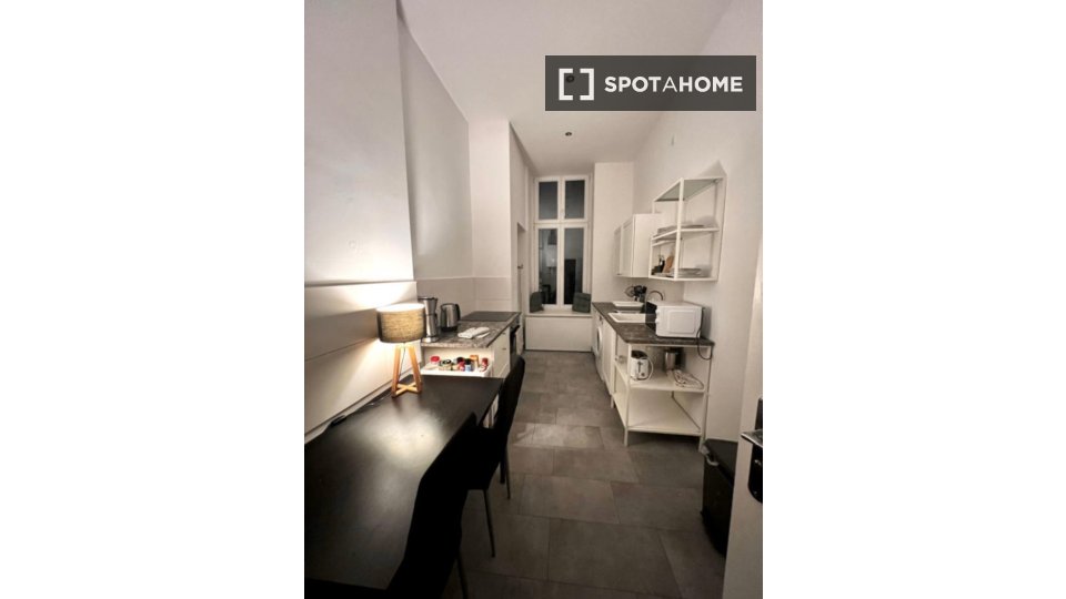 Double room Berlin, 2 beds, 87m² — photo 4