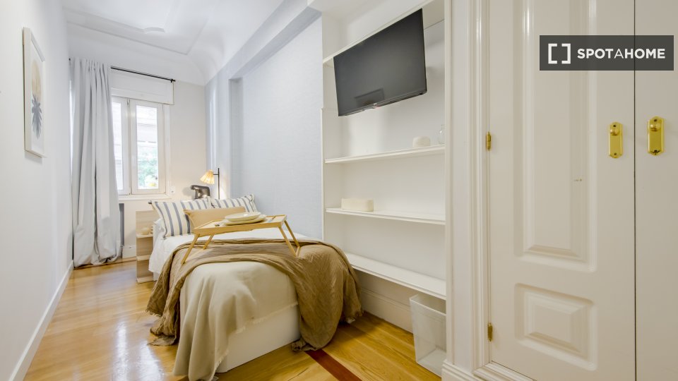 Double room Madrid, 13 beds, 266m² — photo 12