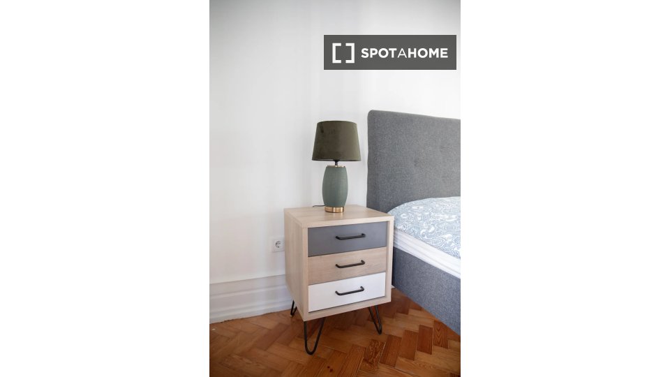 Double room Lisbon, 9 beds — photo 13