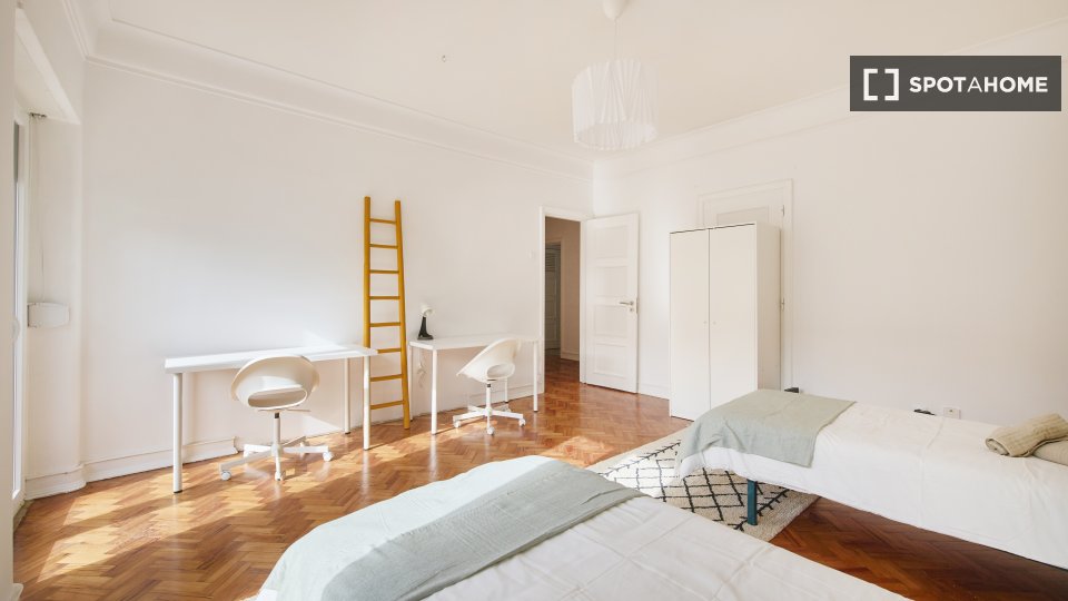 Double room Lisbon, 6 beds — photo 14