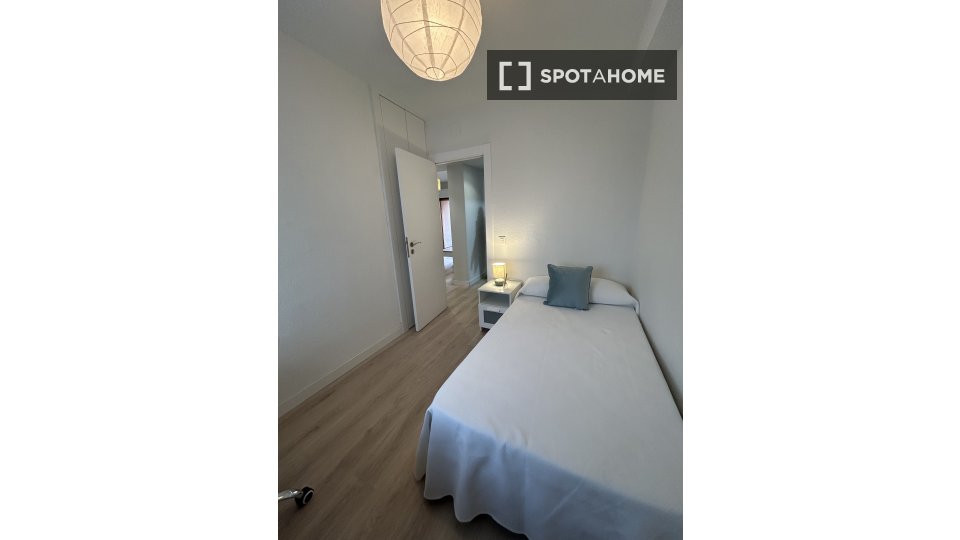 Double room Madrid, 3 beds — photo 5