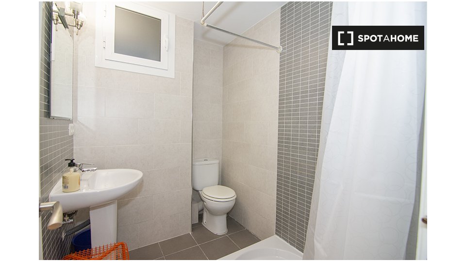 Double room Valencia, 3 beds, 90m² — photo 21