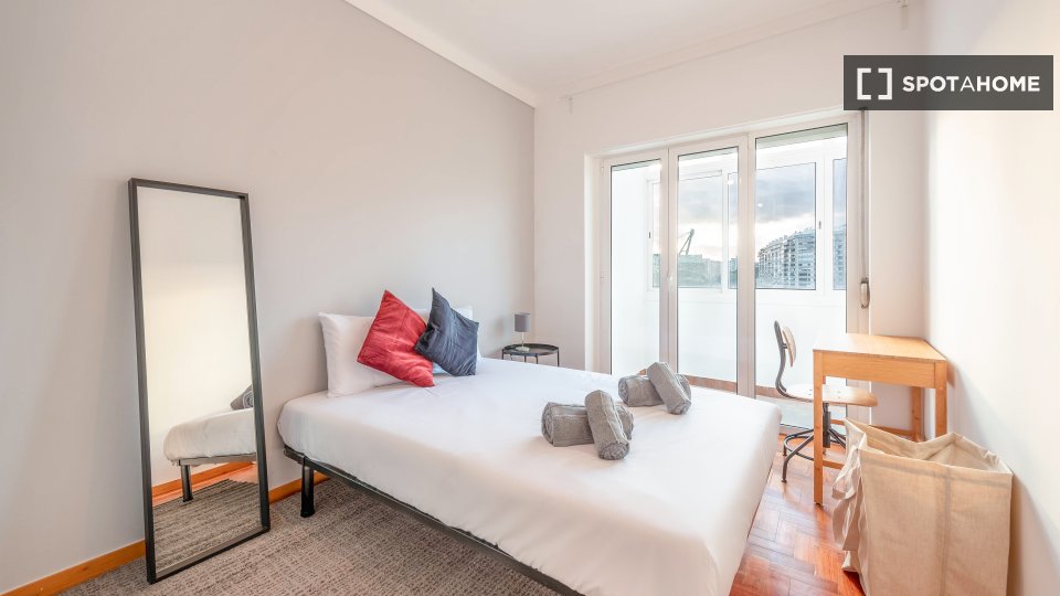 Double room Lisbon, 3 beds, 73m² — photo 17