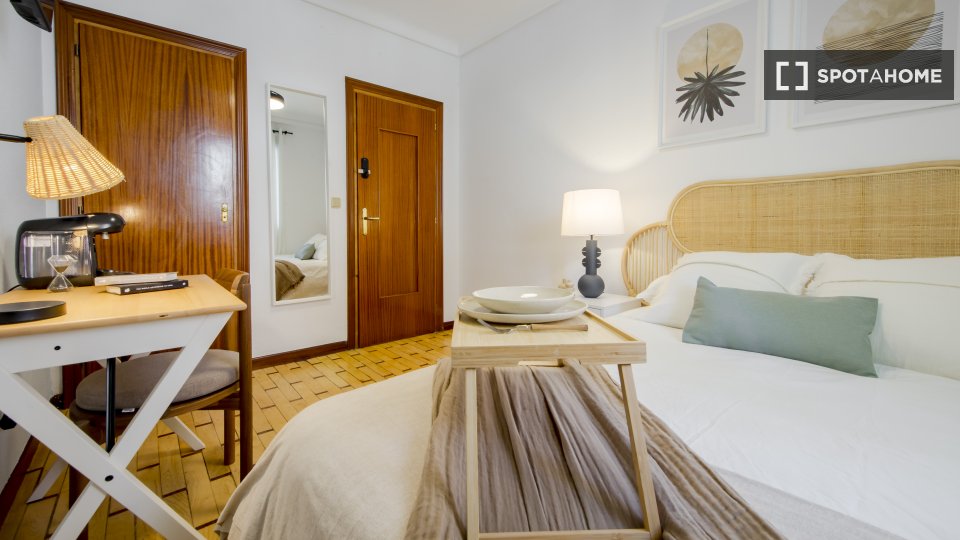 Double room Madrid, 7 beds, 135m² — photo 12
