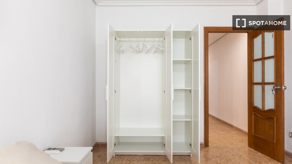 Double room Valencia, 1 bed, 100m² — photo 3