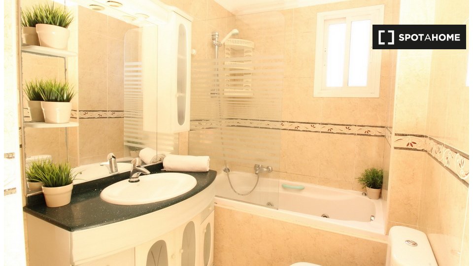 Double room Madrid, 4 beds — photo 5