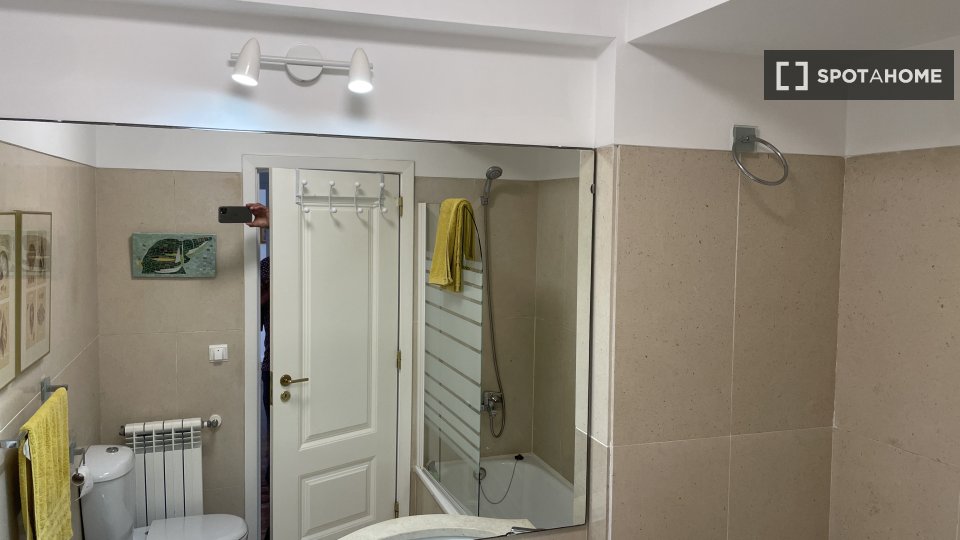 Double room Lisbon, 2 beds — photo 9