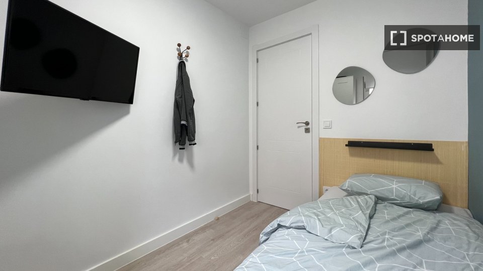 Double room Madrid, 5 beds — photo 25