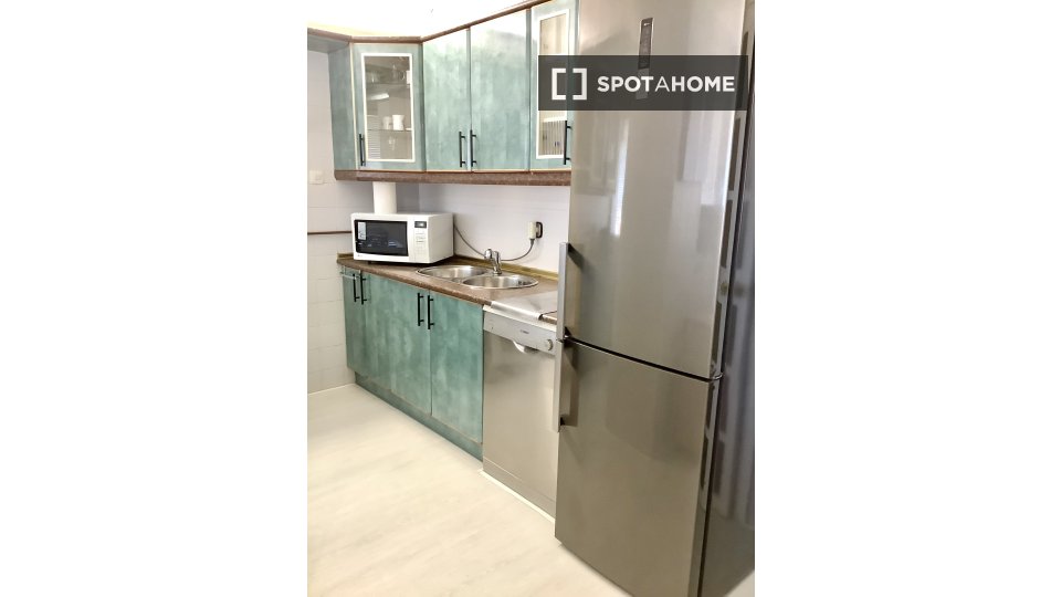 Double room Madrid, 4 beds, 100m² — photo 11