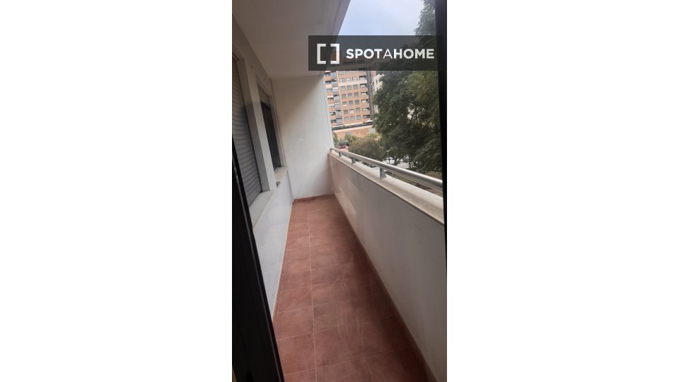 Double room Valencia, 3 beds, 120m² — photo 18