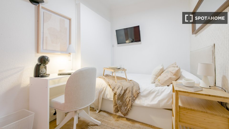 Double room Madrid, 11 beds, 250m² — photo 7