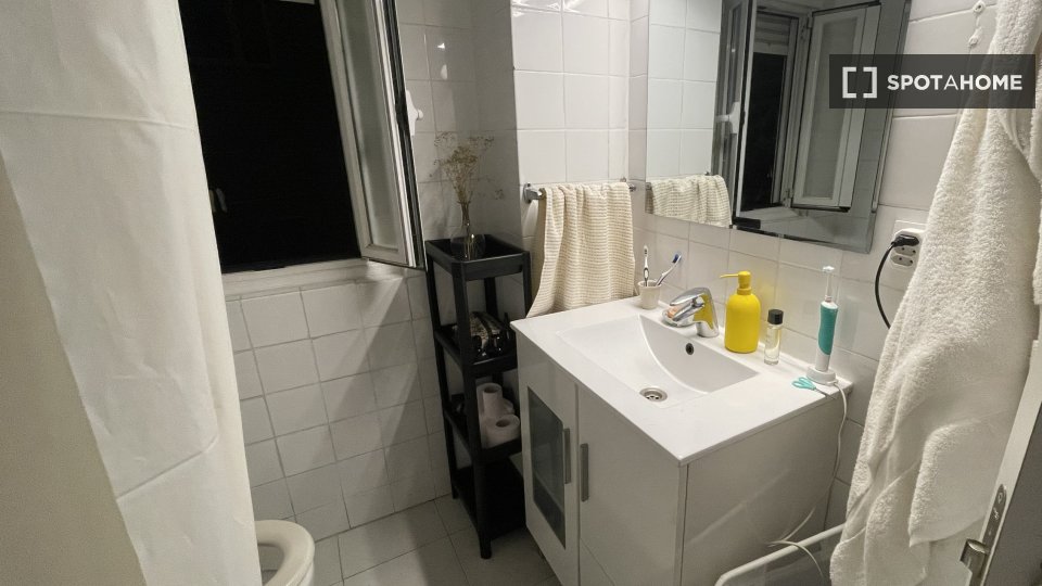 Double room Madrid, 1 bed, 80m² — photo 7
