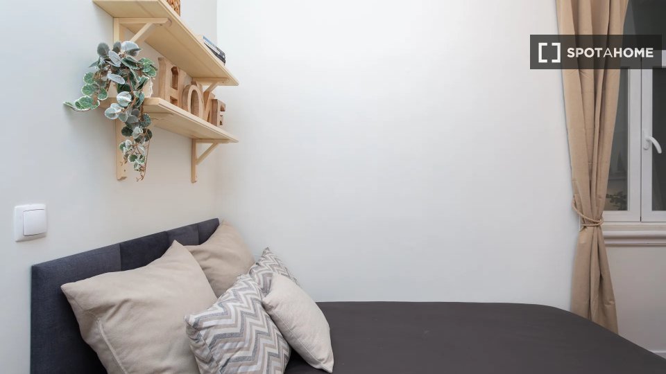 Double room Lisbon, 6 beds — photo 13