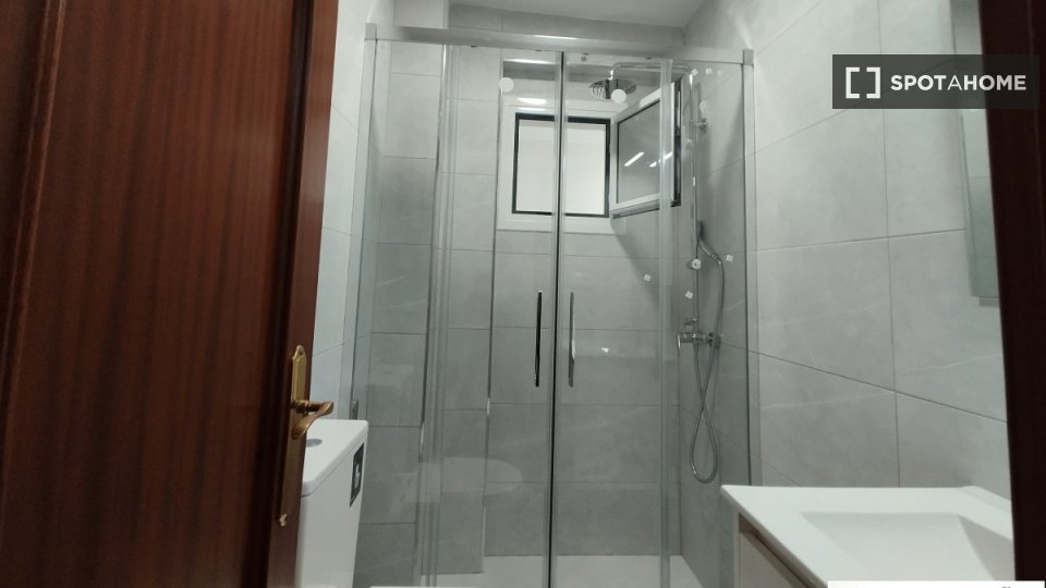 Double room Seville, 3 beds — photo 24