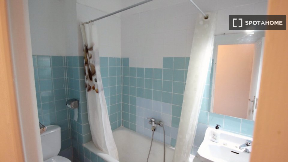 Double room Madrid, 4 beds — photo 8